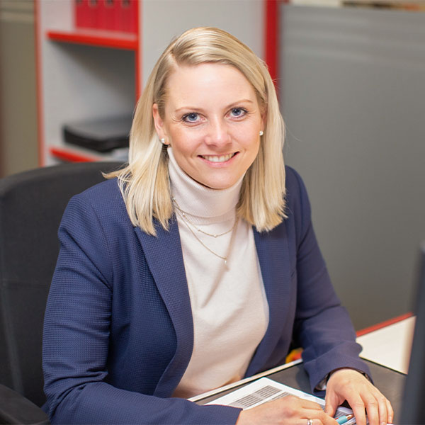 Nina Barton | Tönjes Holding AG