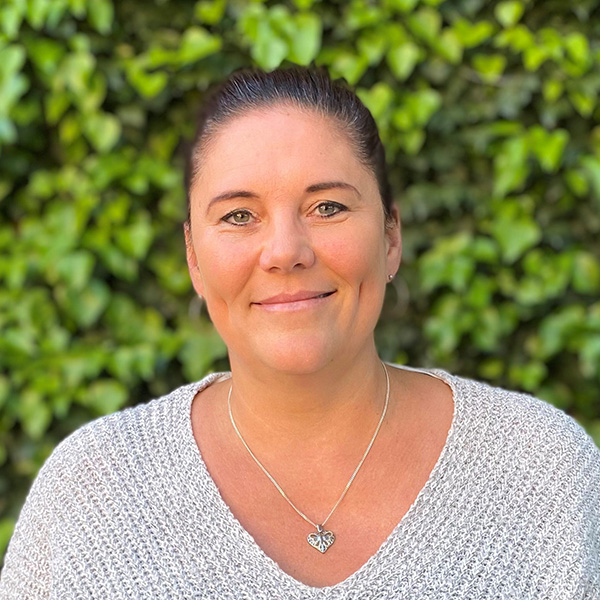 Simone Geiken | Tönjes Holding AG