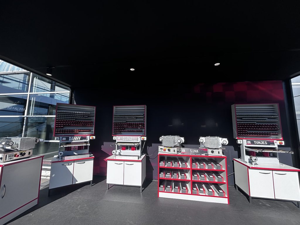 Tönjes-Stand bei der AMG-Weltpremiere in Affalterbach